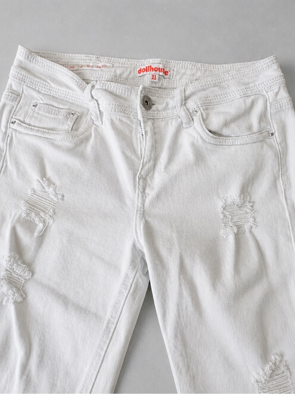 Dollhouse Juniors Size 11 White Distressed Skinny Jeans